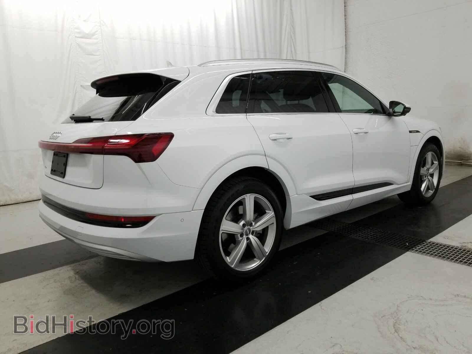 2019 Audi e-tron - VIN: WA1VAAGE6KB019924 - Фото 4