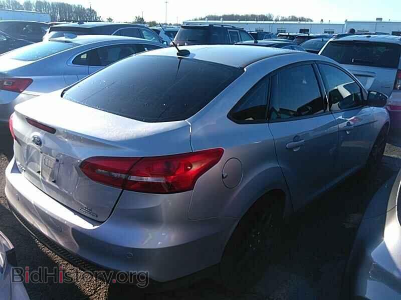 2016 Ford Focus - VIN: 1FADP3F20GL369771 - Photo 2