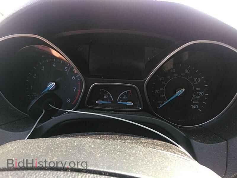 2016 Ford Focus - VIN: 1FADP3F20GL241076 - Photo 5