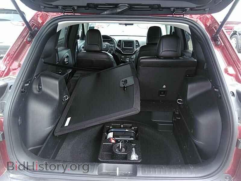 2019 Jeep Cherokee - VIN: 1C4PJLLB1KD307862 - Фото 7