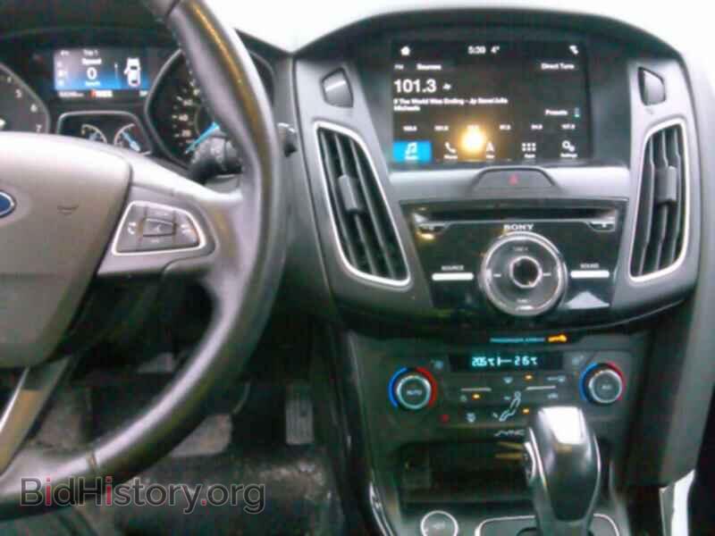 2016 Ford Focus - VIN: 1FADP3N23GL366543 - Photo 4