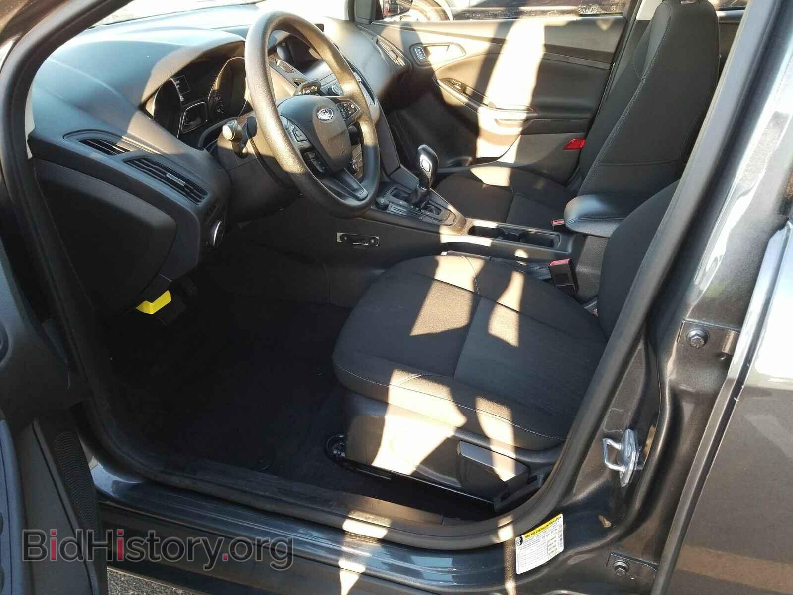 2018 Ford Focus - VIN: 1FADP3F27JL226517 - Фото 3