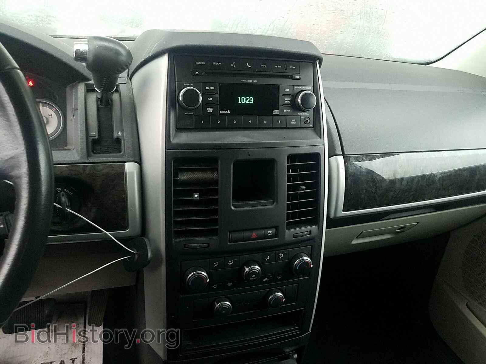 2010 Dodge Grand Caravan - VIN: 2D4RN5D18AR459005 - Фото 4
