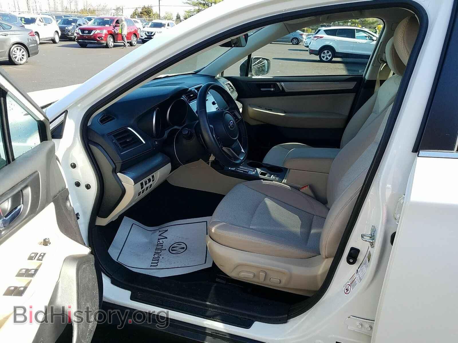 2018 Subaru Outback - VIN: 4S4BSAFC5J3274381 - Фото 3