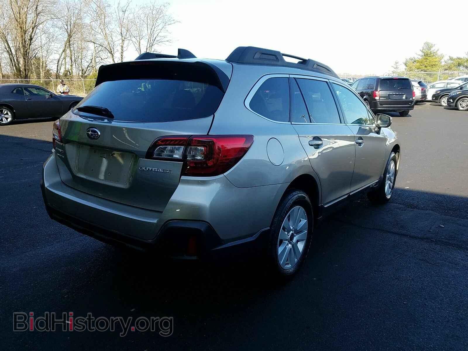 2018 Subaru Outback - VIN: 4S4BSAFC9J3356968 - Фото 2
