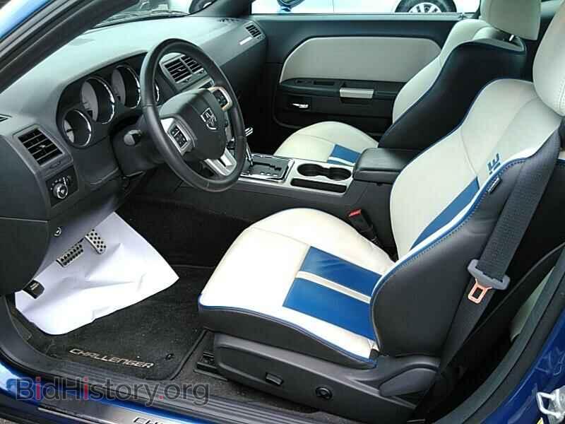 2011 Dodge Challenger - VIN: 2B3CJ7DJ4BH505142 - Photo 3