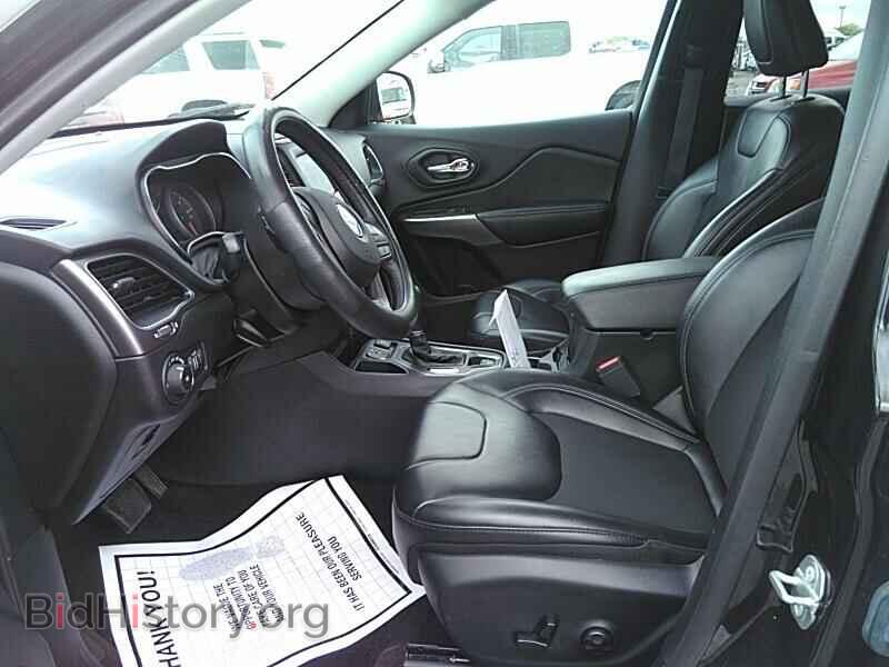 2019 Jeep Cherokee - VIN: 1C4PJLLB5KD202077 - Фото 3
