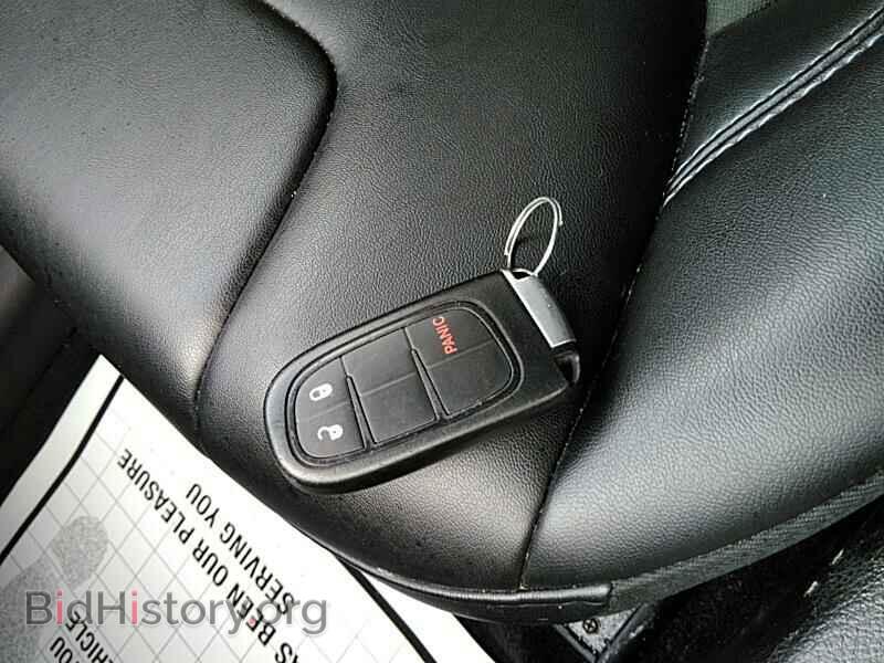 2019 Jeep Cherokee - VIN: 1C4PJLLB5KD202077 - Фото 9
