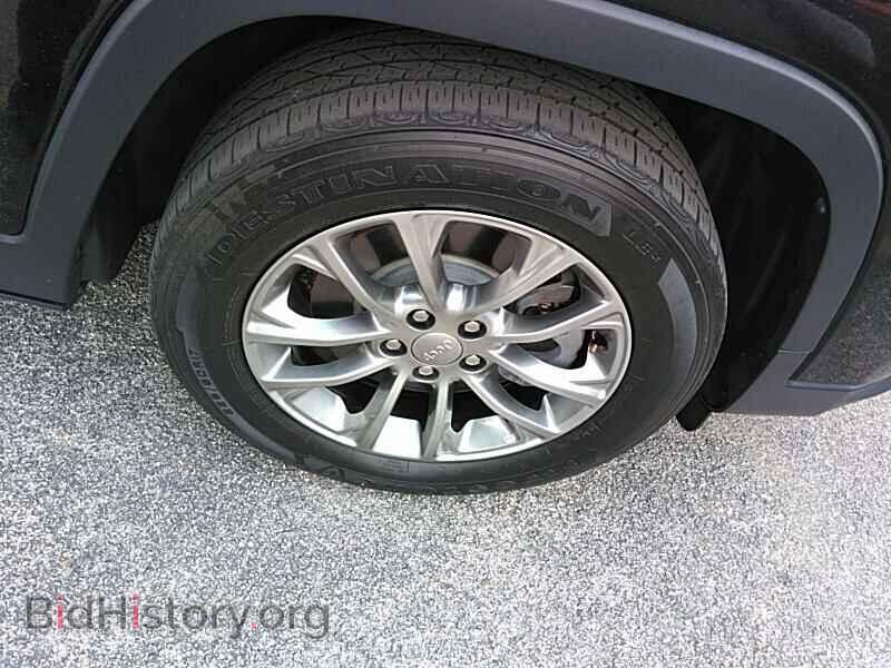 2019 Jeep Cherokee - VIN: 1C4PJLLB5KD202077 - Фото 10