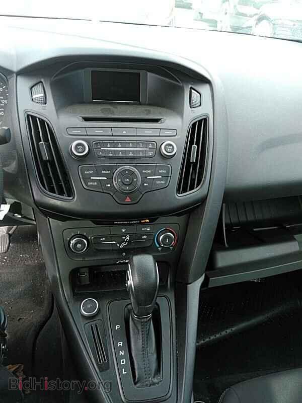 2017 Ford Focus - VIN: 1FADP3F24HL235993 - Фото 4