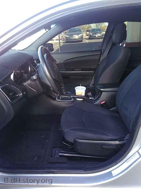 2014 Chrysler 200 - VIN: 1C3CCBAB7EN205216 - Фото 3