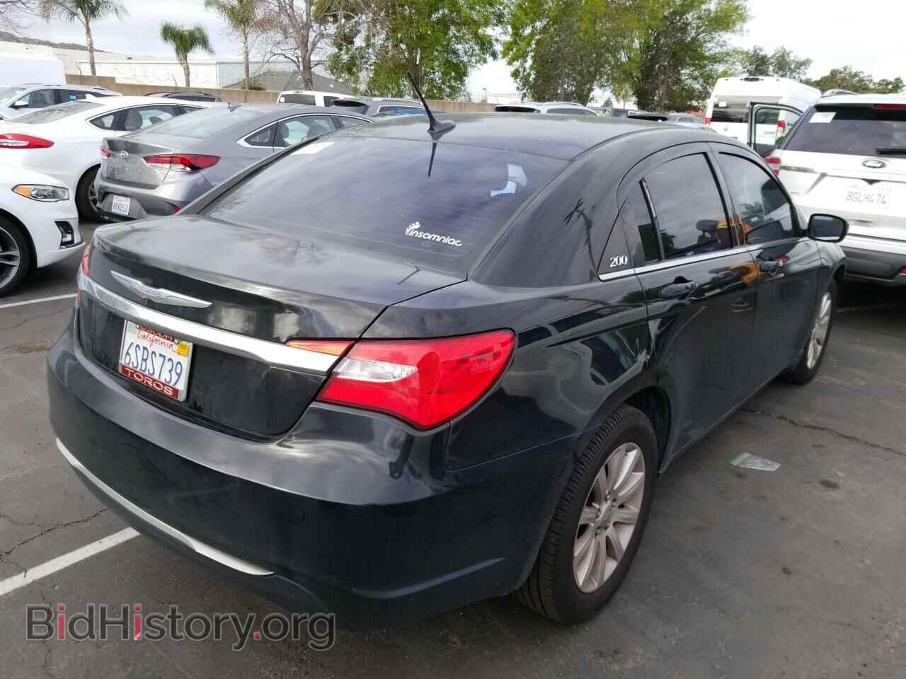 2011 Chrysler 200 - VIN: 1C3BC1FBXBN585808 - Фото 2