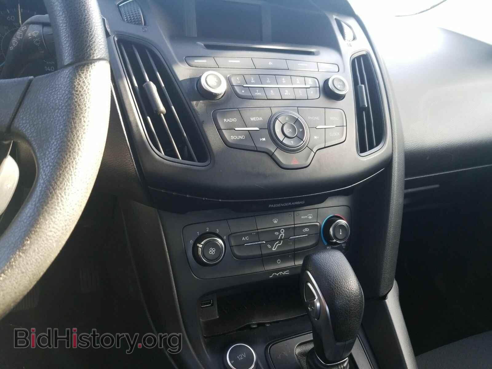 2017 Ford Focus - VIN: 1FADP3E26HL231946 - Фото 4