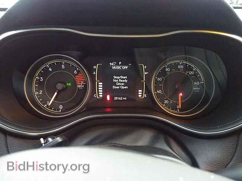 2019 Jeep Cherokee - VIN: 1C4PJLCB7KD203585 - Фото 5
