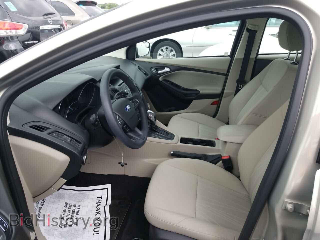 2016 Ford Focus - VIN: 1FADP3F22GL266349 - Photo 3