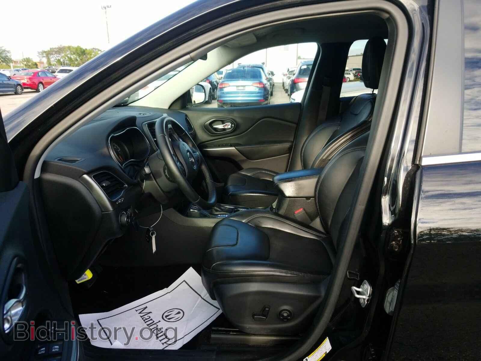 2019 Jeep Cherokee - VIN: 1C4PJLLB7KD219978 - Фото 3