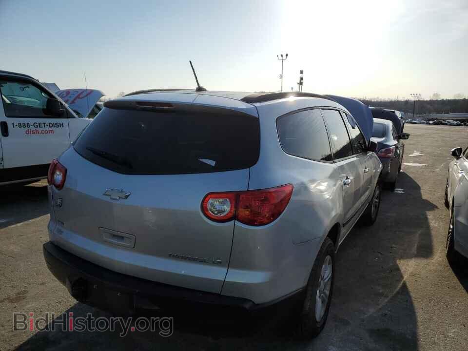 2010 Chevrolet Traverse - VIN: 1GNLVEED7AJ201680 - Фото 2
