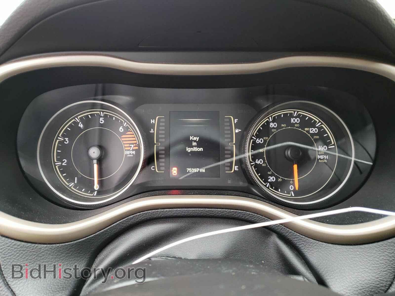 2017 Jeep Cherokee - VIN: 1C4PJLCB3HW591444 - Фото 5