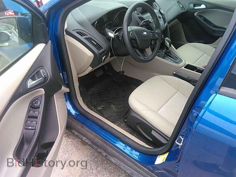 2018 Ford Focus - VIN: 1FADP3F21JL208949 - Фото 3