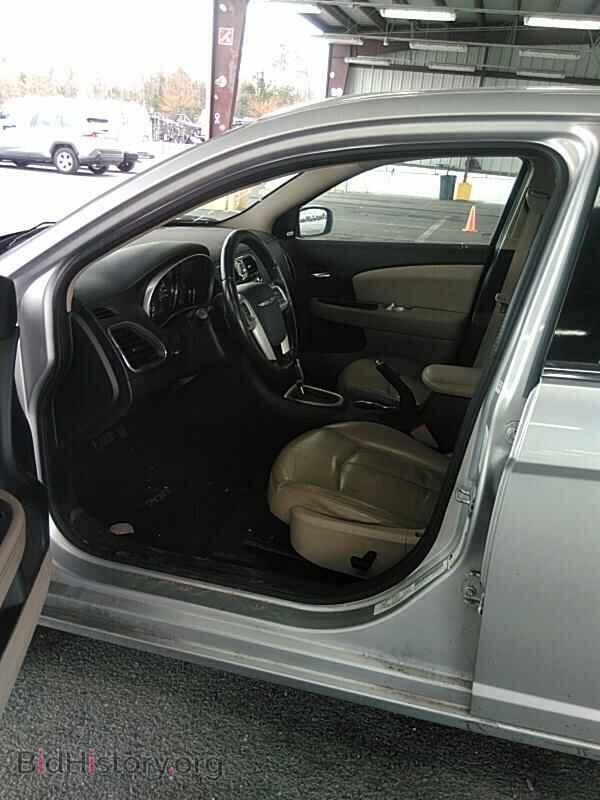 2011 Chrysler 200 - VIN: 1C3BC2FB8BN525211 - Фото 3