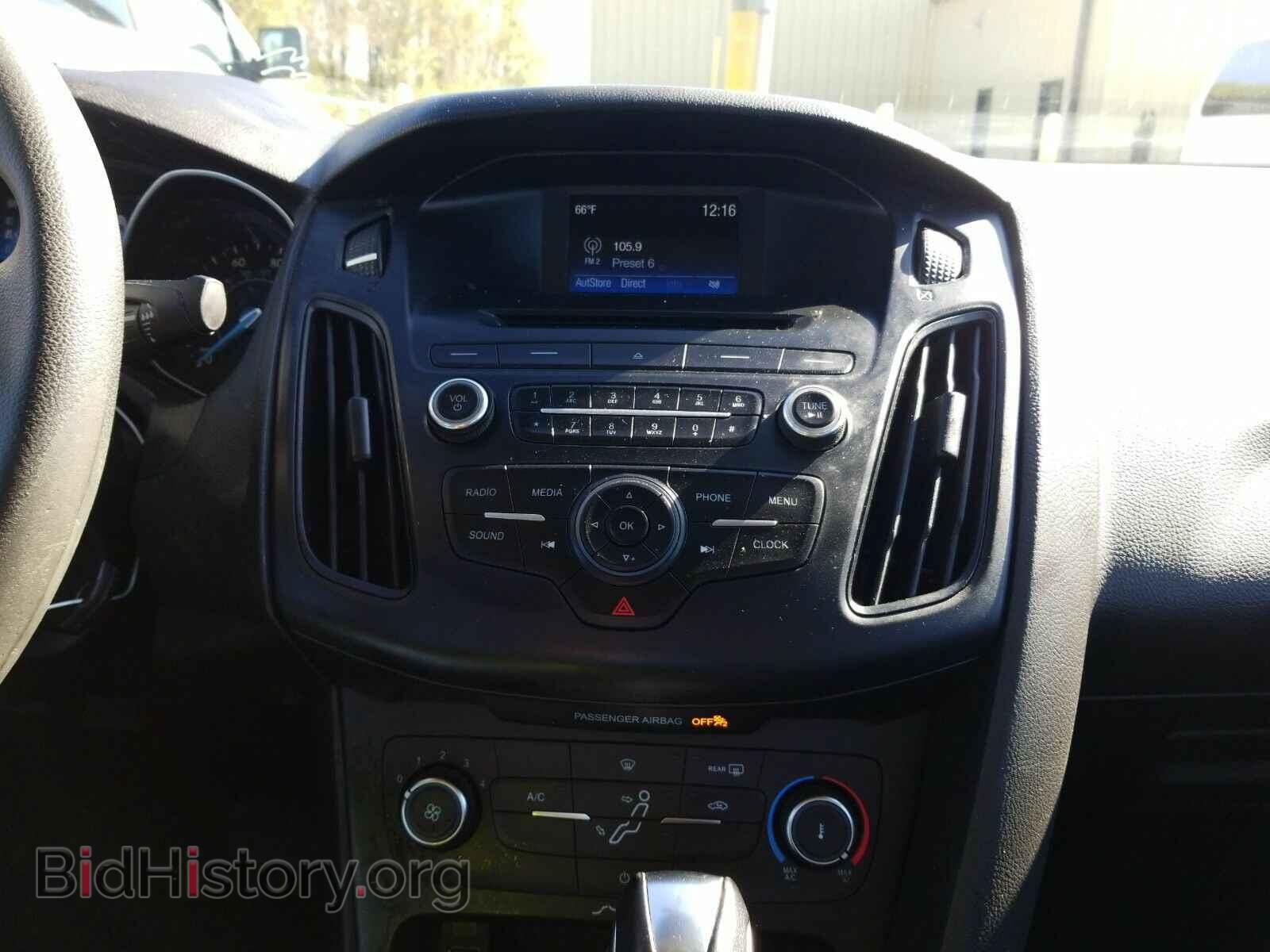 2016 Ford Focus - VIN: 1FADP3F26GL255497 - Photo 4