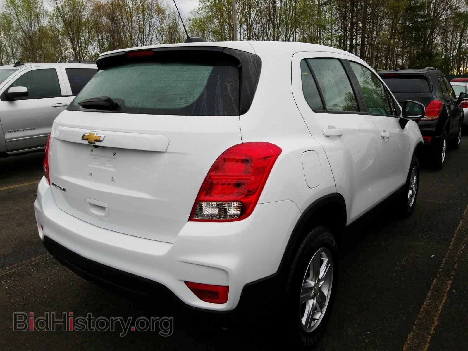 2019 Chevrolet Trax - VIN: 3GNCJNSB6KL258929 - Фото 2