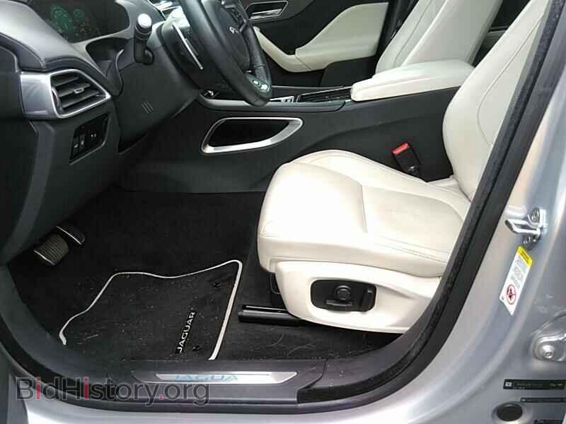 2017 Jaguar F-PACE - VIN: SADCP2BV1HA050946 - Фото 3