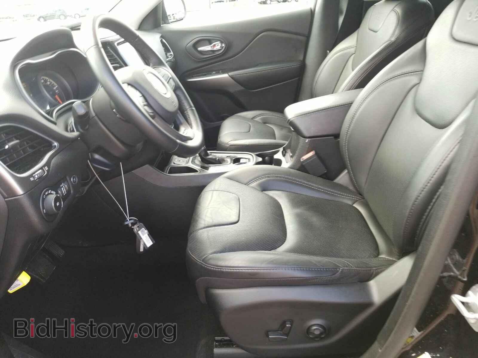 2019 Jeep Cherokee - VIN: 1C4PJLDB7KD387067 - Photo 3