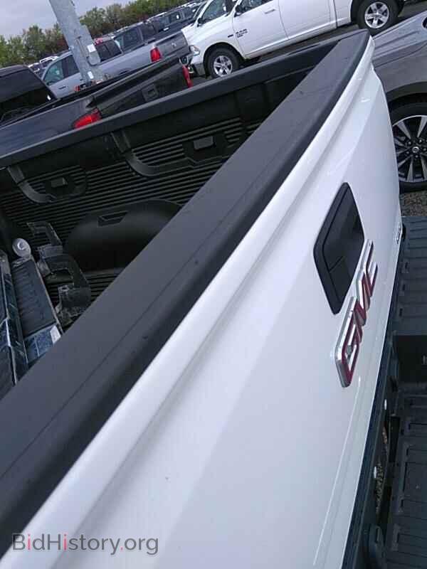 2018 GMC Sierra 1500 - VIN: 3GTU2MEC5JG373473 - Фото 9