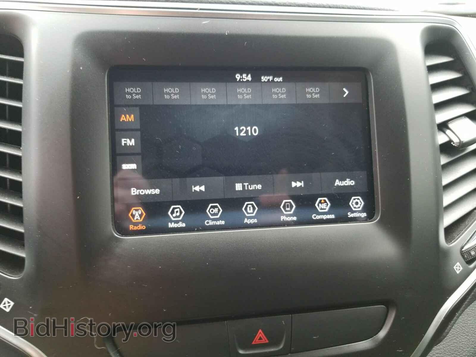 2019 Jeep Cherokee - VIN: 1C4PJMLB0KD108162 - Photo 4