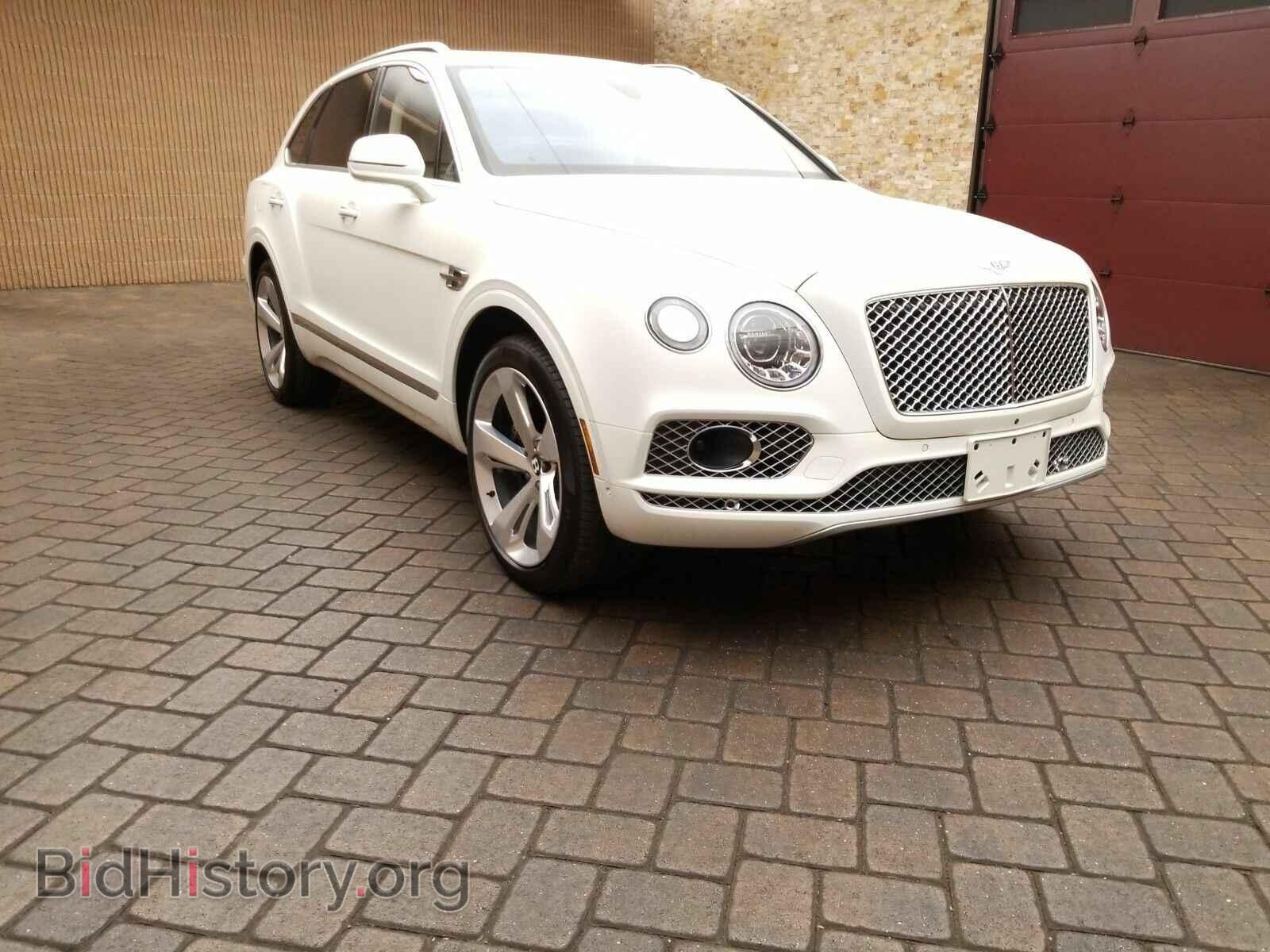 2017 Bentley Bentayga - VIN: SJAAC2ZV7HC013085 - Фото 3