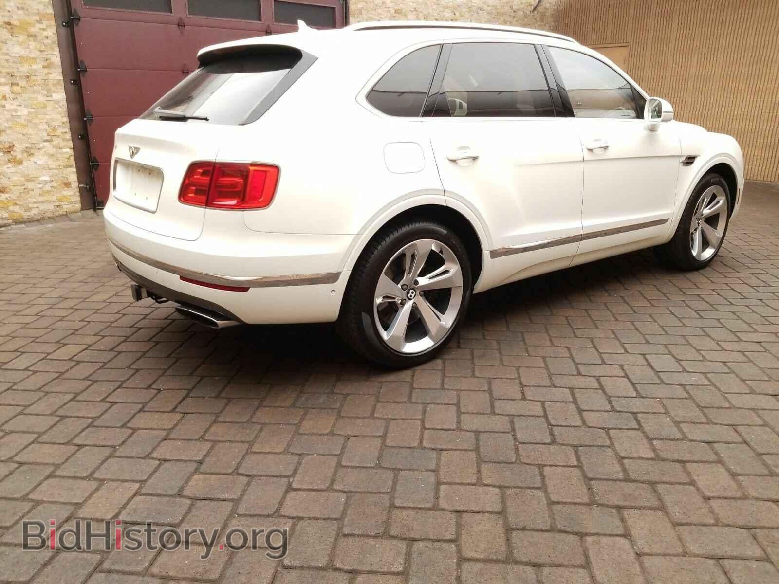 2017 Bentley Bentayga - VIN: SJAAC2ZV7HC013085 - Фото 4