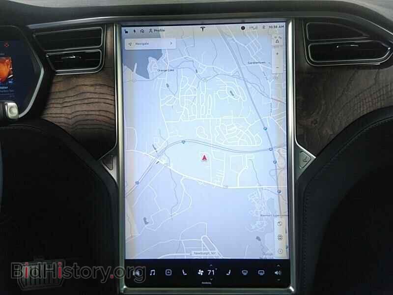 2017 Tesla Model X - VIN: 5YJXCBE20HF035646 - Photo 4