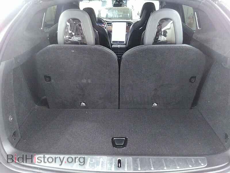 2017 Tesla Model X - VIN: 5YJXCBE20HF035646 - Photo 7