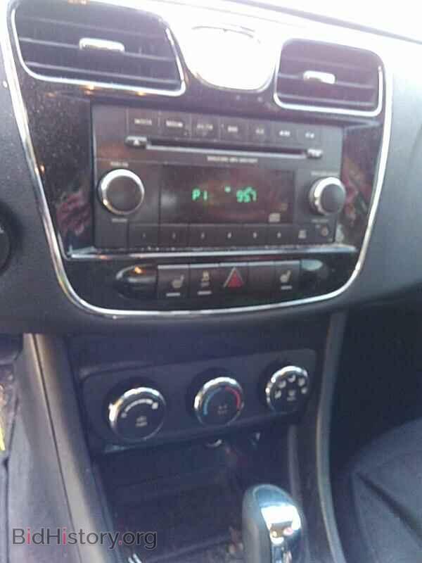 2014 Chrysler 200 - VIN: 1C3CCBAG8EN171704 - Фото 4