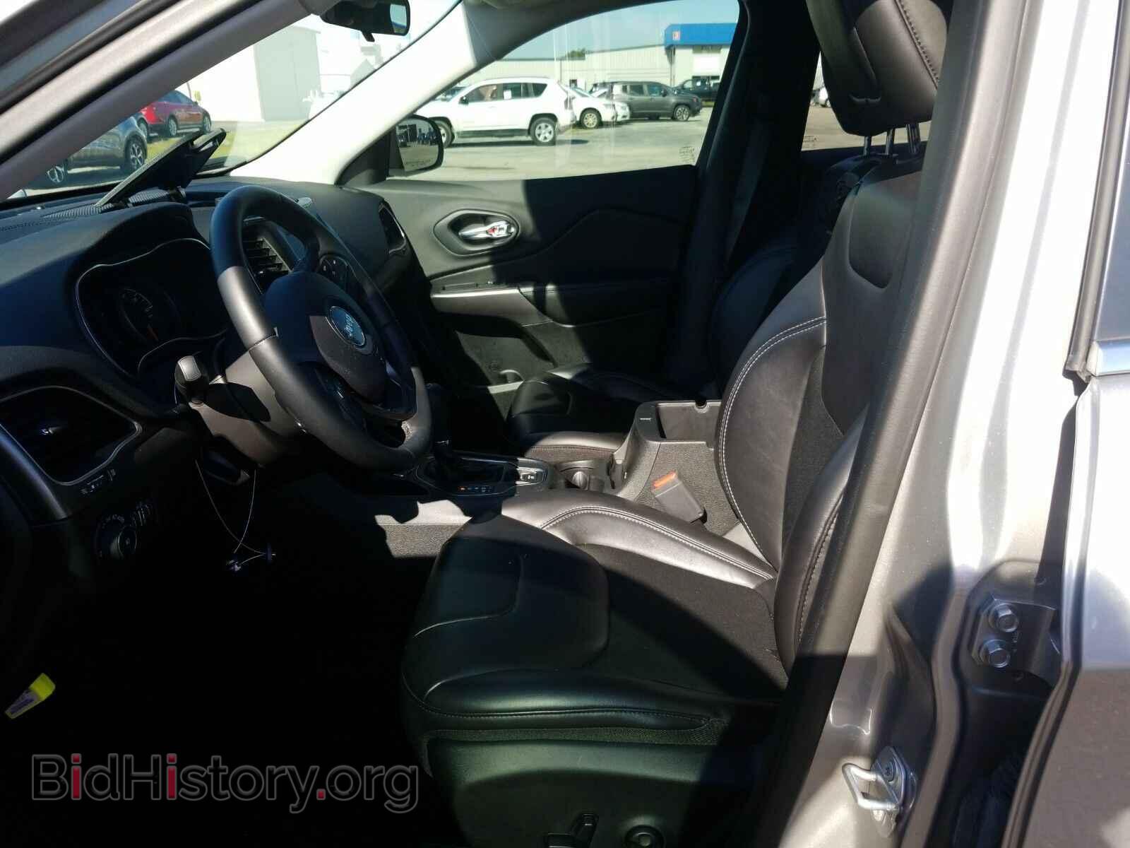 2019 Jeep Cherokee - VIN: 1C4PJLLB7KD360307 - Photo 3