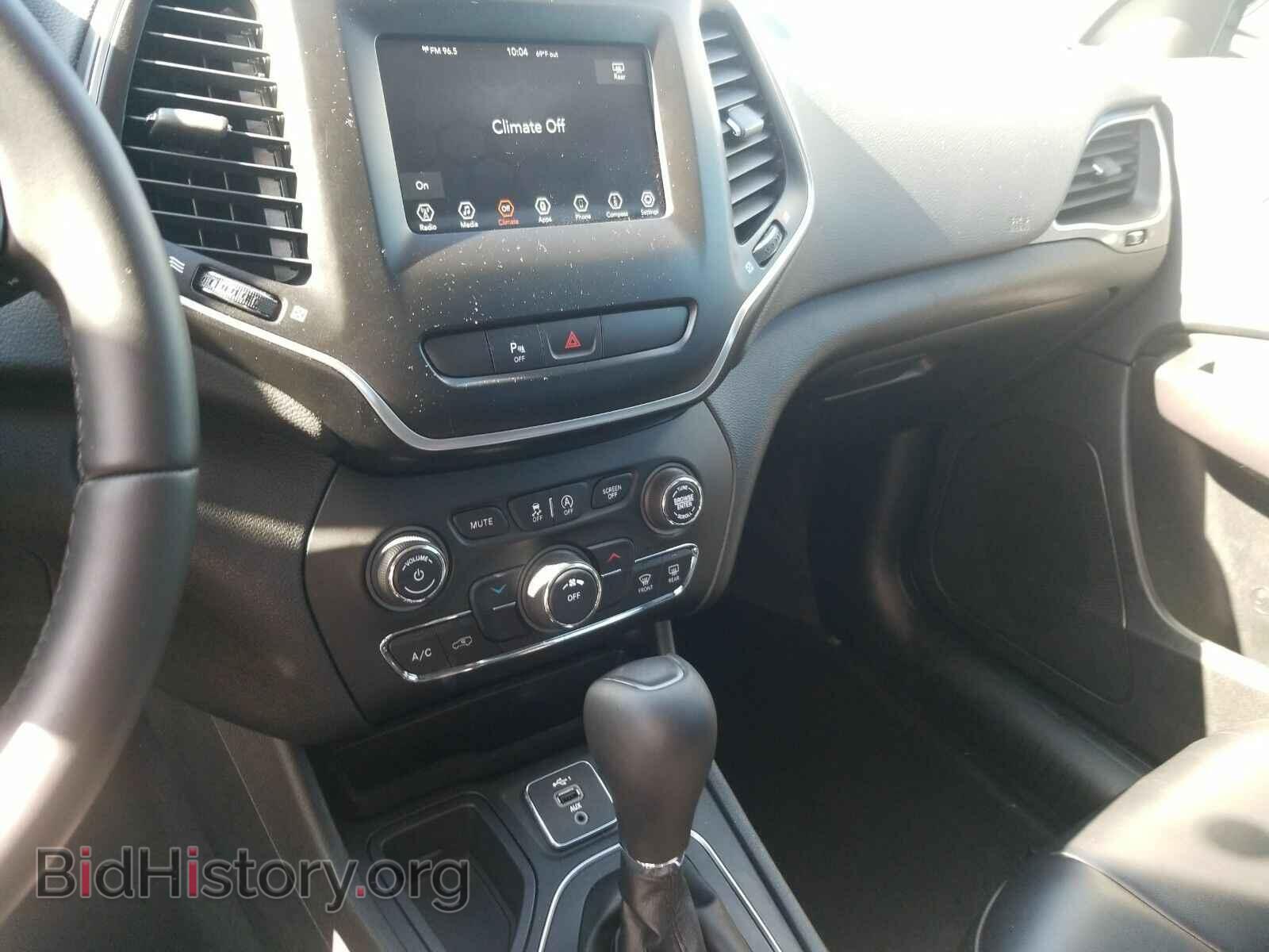 2019 Jeep Cherokee - VIN: 1C4PJLLB7KD360307 - Photo 4