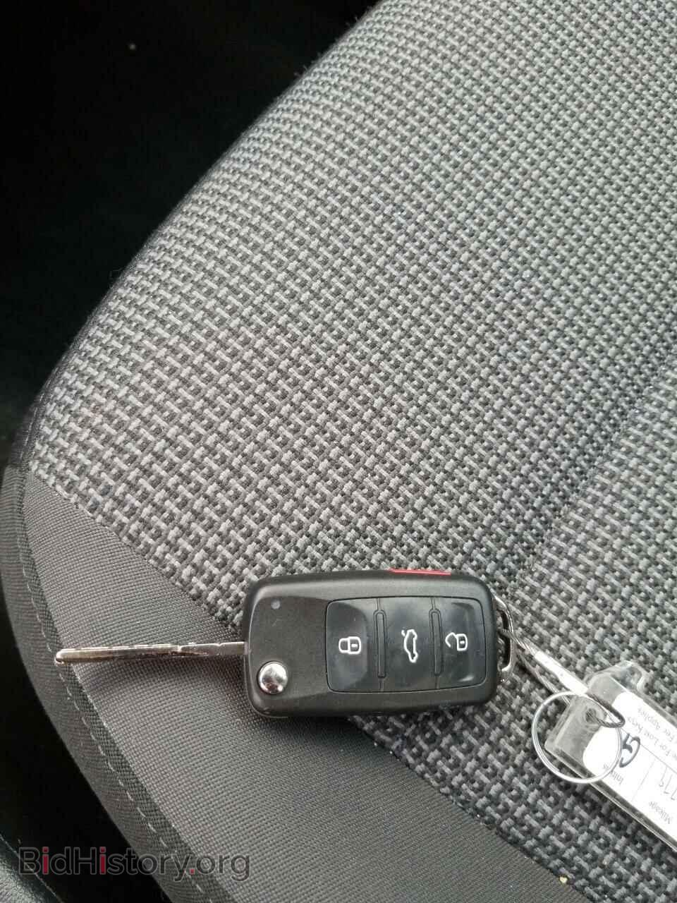 2019 Volkswagen Beetle - VIN: 3VWFD7AT0KM705734 - Фото 8