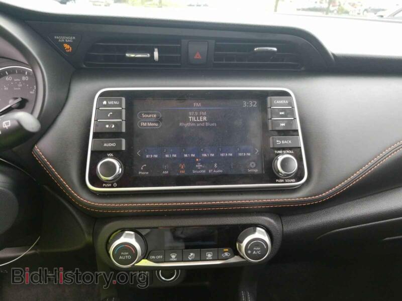 2019 Nissan KICKS (VIN 3N1CP5CU3KL525955) — фото 4 из 7