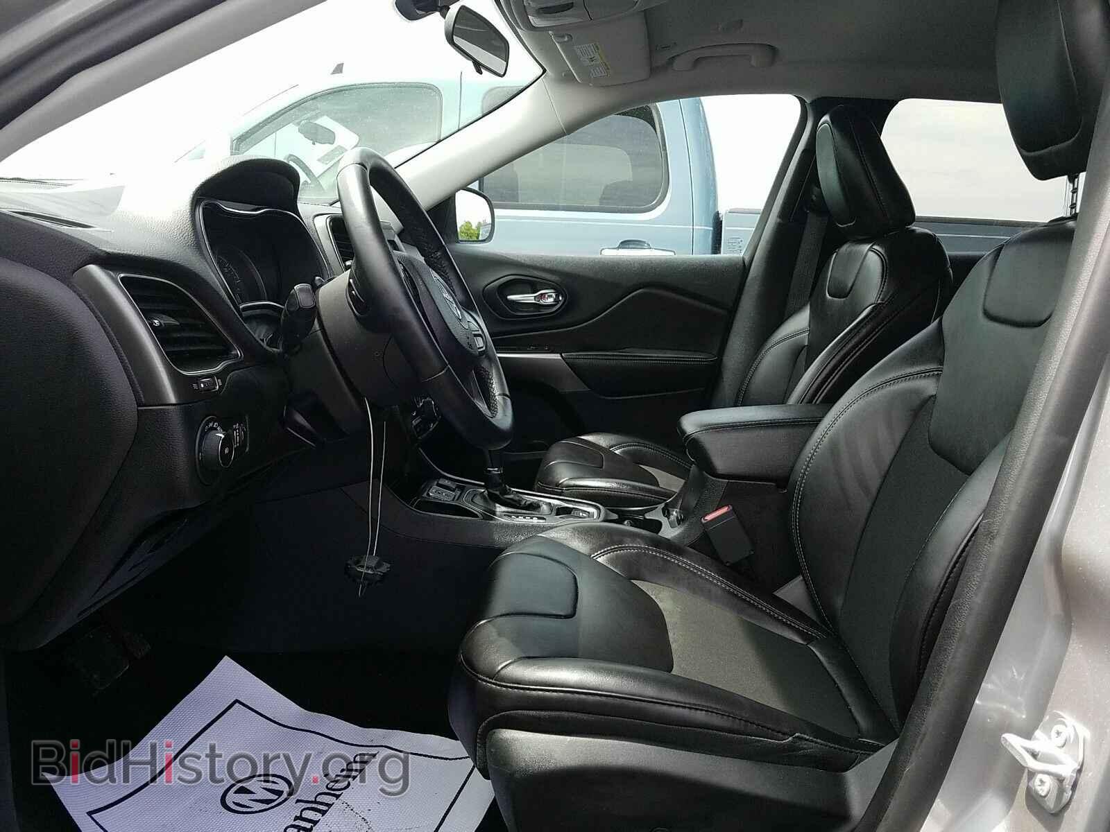2019 Jeep Cherokee - VIN: 1C4PJLLN2KD290077 - Фото 3
