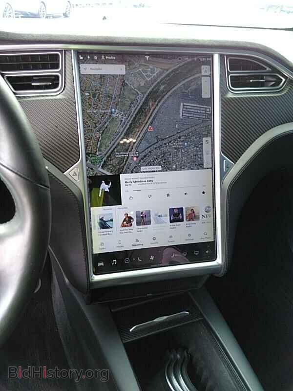2017 Tesla Model X - VIN: 5YJXCBE26HF054959 - Photo 4