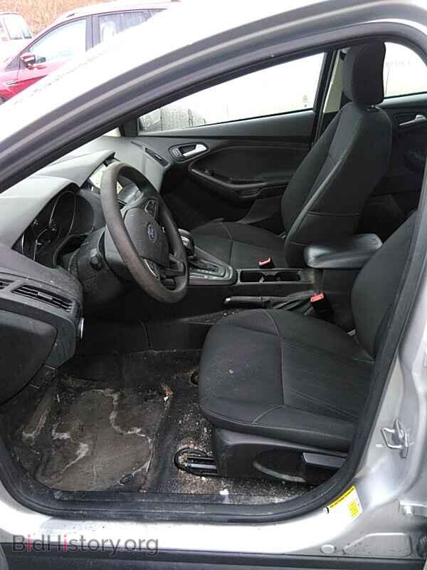 2017 Ford Focus - VIN: 1FADP3M25HL220129 - Photo 3