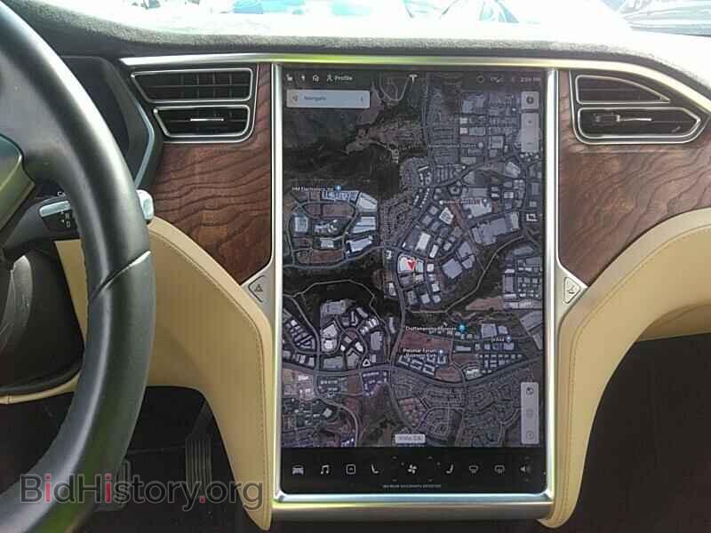 2017 Tesla Model X - VIN: 5YJXCBE25HF041555 - Photo 4