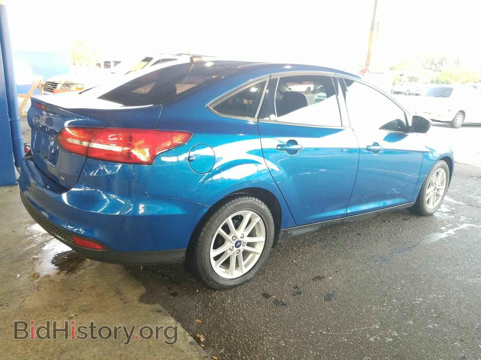 2018 Ford Focus - VIN: 1FADP3F25JL212843 - Фото 2
