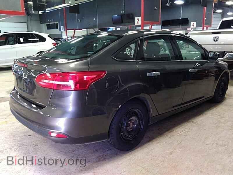 2015 Ford Focus - VIN: 1FADP3E2XFL236144 - Фото 2