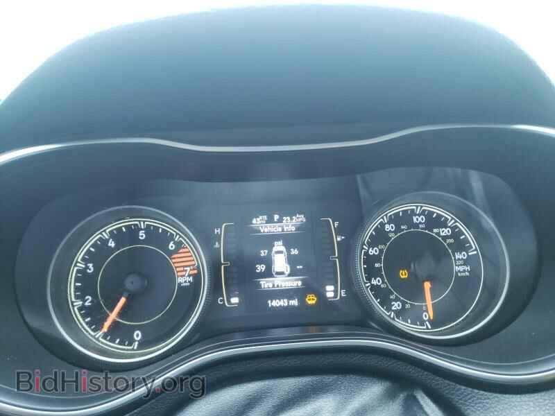 2019 Jeep Cherokee - VIN: 1C4PJLLB1KD301057 - Фото 5