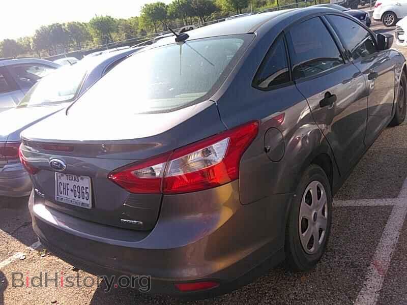 2013 Ford Focus - VIN: 1FADP3E24DL333725 - Photo 2
