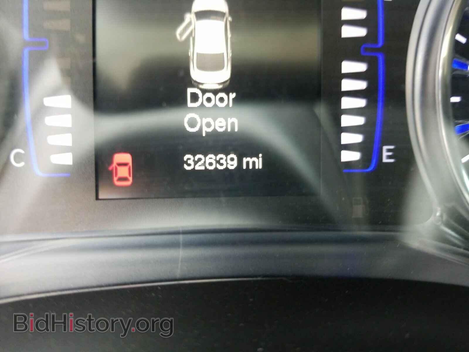 2016 Chrysler 200 - VIN: 1C3CCCAB5GN112607 - Photo 5