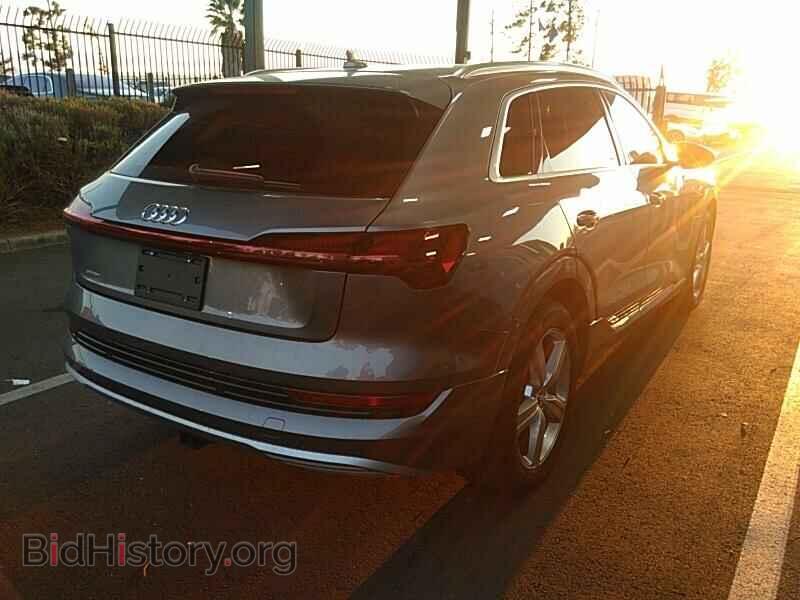 2019 Audi e-tron - VIN: WA1LAAGE7KB011189 - Фото 2