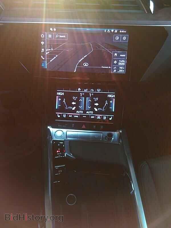 2019 Audi e-tron - VIN: WA1LAAGE7KB011189 - Фото 4